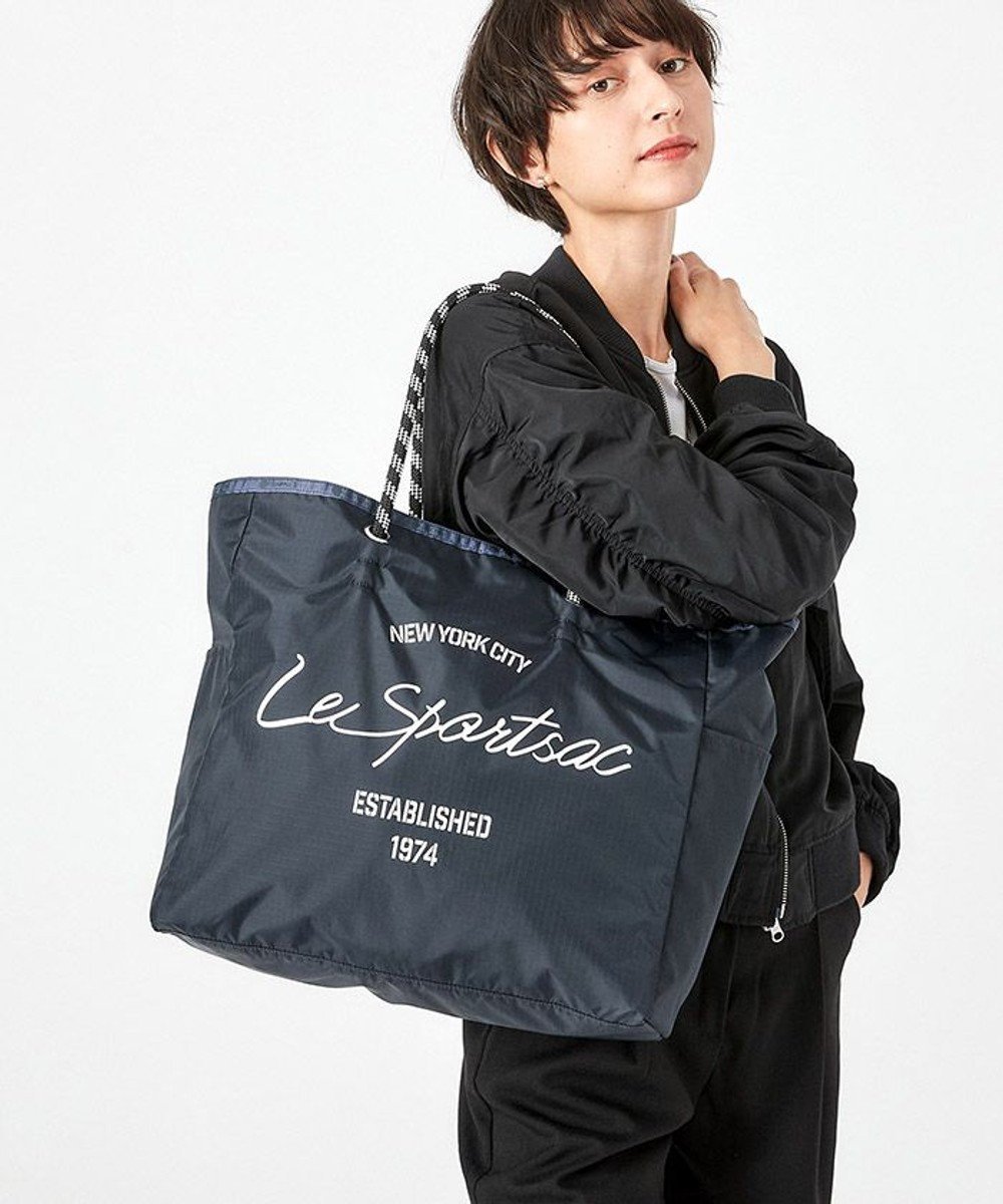 【レスポートサック/LeSportsac】のLARGE 2 WAY TOTE/2ウェイディープシースクリプト 人気、トレンドファッション・服の通販 founy(ファニー) 　ファッション　Fashion　レディースファッション　WOMEN　バッグ　Bag　クール　Cool　軽量　Lightweight　シンプル　Simple　ストライプ　Stripe　トラベル　Travel　プリント　Print　ポケット　Pocket　無地　Plain Color　リバーシブル　Reversible　おすすめ　Recommend　旅行　Travel　ビジネス 仕事 通勤　Business　 other-1|ID: prp329100004135789 ipo3291000000028306191