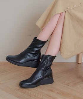 【インター ショシュール/INTER-CHAUSSURES】の【BUSSOLA】撥水スクエアトゥウェッジヒールブーツ 人気、トレンドファッション・服の通販 founy(ファニー) ファッション Fashion レディースファッション WOMEN クッション Cushion 抗菌 Antibacterial ショート Short ストレッチ Stretch バランス Balance フィット Fit ライニング Lining ラバー Rubber A/W・秋冬 Aw・Autumn/Winter・Fw・Fall-Winter S/S・春夏 Ss・Spring/Summer NEW・新作・新着・新入荷 New Arrivals 夏 Summer エレガント 上品 Elegant ビジネス 仕事 通勤 Business |ID:prp329100004141590