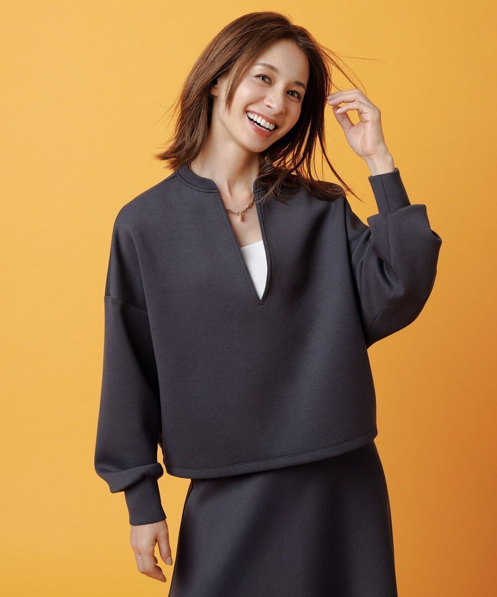 【アンフィーロ 自由区/UNFILO】のBEAUTY FORM JERSEY キーネックプルオーバー インテリア・キッズ・メンズ・レディースファッション・服の通販 founy(ファニー) 　ファッション　Fashion　レディースファッション　Fashion for Women　トップス・カットソー　Cut & Sew Tops　シャツ・ブラウス・オフィスカジュアル　Elegant Blouses & Button-Ups　ロングTシャツ・Tシャツ　Longline T-Shirts & Tees　カジュアルプルオーバー・ニットトップス　Pullovers & Knit Tops / Casual Pullovers　カットソー・ベーシックTシャツ　Cut-and-Sewn Tops / Stretch Tees & Basics　カットソー　Cut and Sewn Top　キャミソール　Camisole, Spaghetti Strap Top　クロップド　Cropped, Short Length　軽量　Lightweight, Ultra Light　ショルダー　Shoulder, Shoulder Strap　スウェット / スエット　Sweatshirt, Sweatwear　セットアップ　Set-Up, Coordinated Outfit　ダウン　Down, Puffer　トレンド　Trend, Trending Now　ドロップ　Drop Shoulder, Dropped Style　バランス　Balance, Style Balance　フォルム　Silhouette, Form　フロント　Front, Front Design　A/W・秋冬　Autumn/Winter　チャコール|ID: prp329100004141607 ipo3291000000033529710