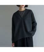 【アンフィーロ 自由区/UNFILO】の【洗える】スポンジニット ディープネック チャコール|ID: prp329100004149508 ipo3291000000033541673