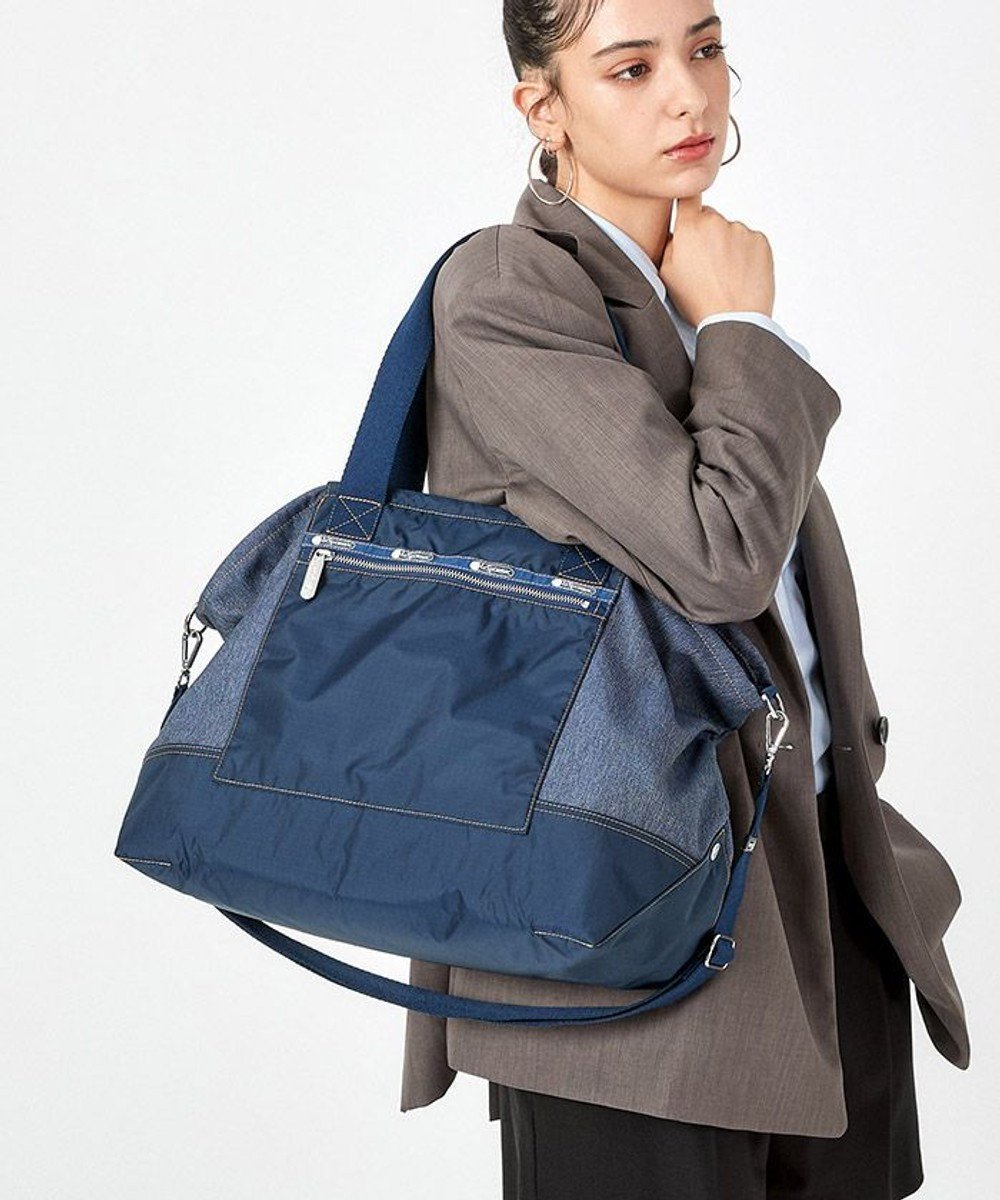 【レスポートサック/LeSportsac】のDENIM E/W TOTE/ミディアムデニムウォッシュ 人気、トレンドファッション・服の通販 founy(ファニー) 　ファッション　Fashion　レディースファッション　WOMEN　バッグ　Bag　オレンジ　Orange　コレクション　Collection　軽量　Lightweight　スタイリッシュ　Stylish　スポーツ　Sports　デニム　Denim　トラベル　Travel　プリント　Print　ボストン　Boston　ポケット　Pocket　無地　Plain Color　おすすめ　Recommend　旅行　Travel　ビジネス 仕事 通勤　Business　 other-1|ID: prp329100004150542 ipo3291000000028553519