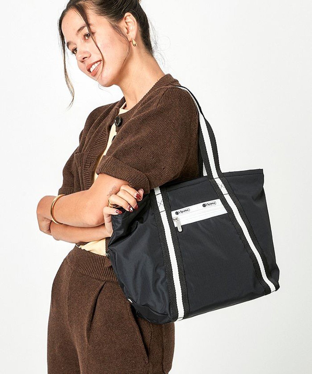 【レスポートサック/LeSportsac】のSM E/W EVERYDAY TOTE/スペクテイターブラック 人気、トレンドファッション・服の通販 founy(ファニー) 　ファッション　Fashion　レディースファッション　WOMEN　バッグ　Bag　軽量　Lightweight　シンプル　Simple　スタイリッシュ　Stylish　スポーティ　Sporty　スマート　Smart　手帳　Pocket Book　プリント　Print　ポケット　Pocket　無地　Plain Color　おすすめ　Recommend　ビジネス 仕事 通勤　Business　 other-1|ID: prp329100004150548 ipo3291000000028553531