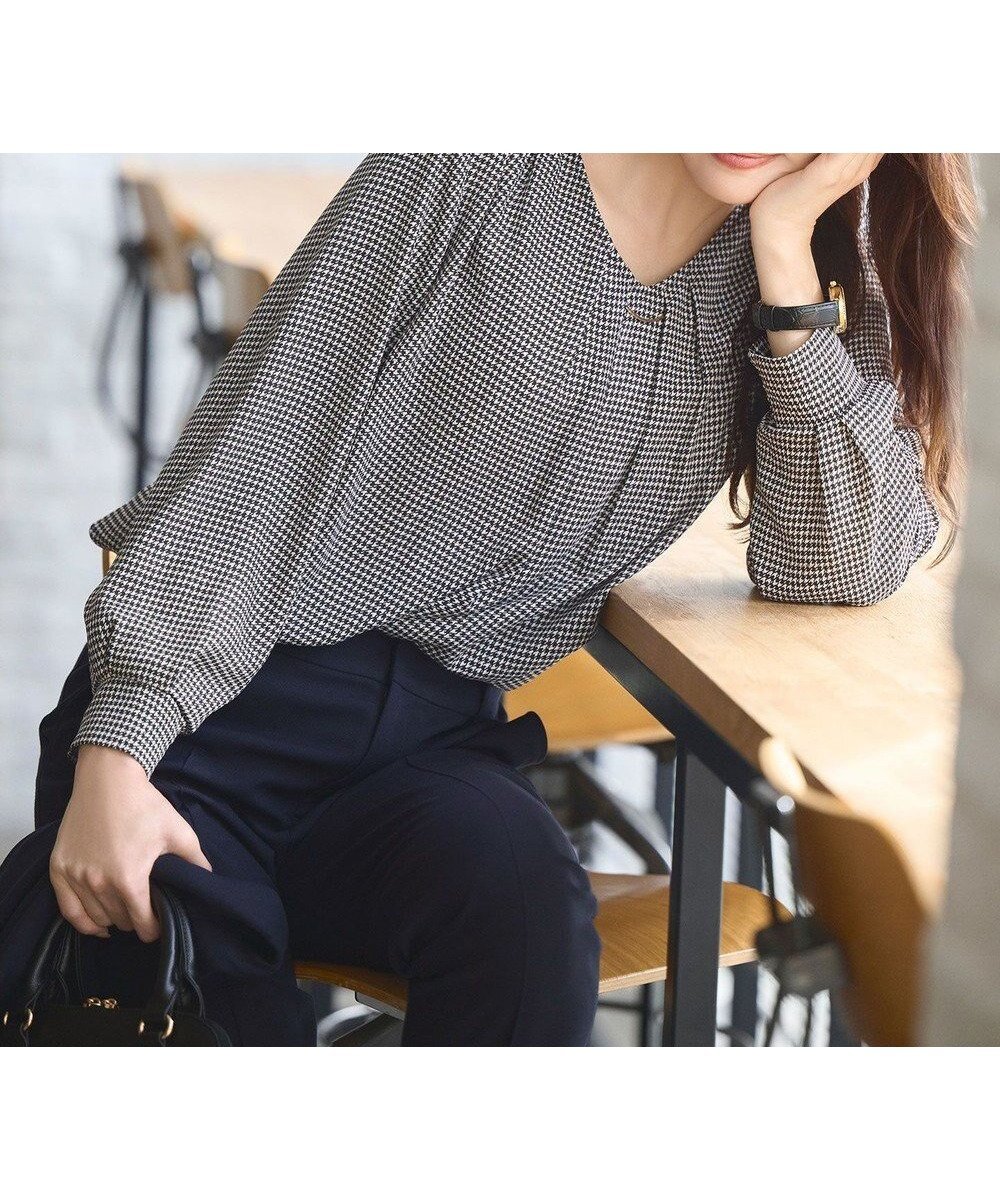 【エニィ スィス/any SiS】の【WEB限定】エニポカシリーズVネック ブラウス インテリア・キッズ・メンズ・レディースファッション・服の通販 founy(ファニー) 　ファッション　Fashion　レディースファッション　WOMEN　トップス・カットソー　Tops/Tshirt　シャツ/ブラウス　Shirts/Blouses　Vネック　V-Neck　シャーリング　Shirring　ジョーゼット　Georgette　デニム　Denim　フレア　Flare　冬　Winter　A/W・秋冬　Aw・Autumn/Winter・Fw・Fall-Winter　おすすめ　Recommend　エレガント 上品　Elegant　ビジネス 仕事 通勤　Business　千鳥|ID: prp329100004159764 ipo3291000000031903627