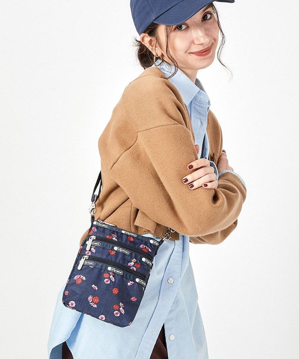 【レスポートサック/LeSportsac】の3 ZIP CROSSBODY/デニムデイジー 人気、トレンドファッション・服の通販 founy(ファニー) 　ファッション　Fashion　レディースファッション　WOMEN　NEW・新作・新着・新入荷　New Arrivals　おすすめ　Recommend　アウトドア　Outdoor　スマート　Smart　デニム　Denim　フラワー　Flower　プリント　Print　ポケット　Pocket　旅行　Travel　財布　Wallet　 other-1|ID: prp329100004167273 ipo3291000000028814488