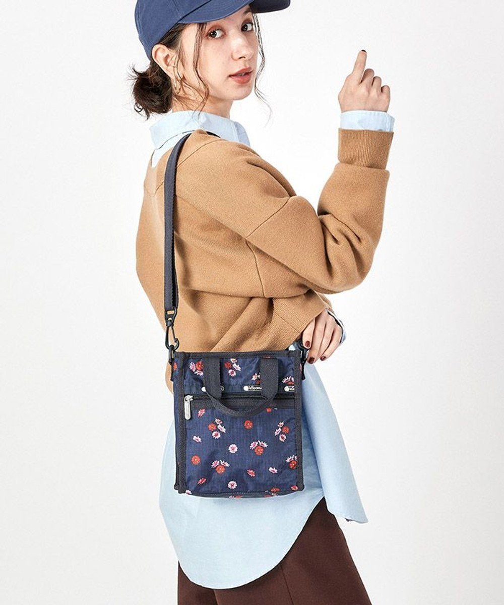 【レスポートサック/LeSportsac】のMINI N/S TOTE/デニムデイジー 人気、トレンドファッション・服の通販 founy(ファニー) 　ファッション　Fashion　レディースファッション　WOMEN　バッグ　Bag　アウトドア　Outdoor　スクエア　Square　スマート　Smart　財布　Wallet　デニム　Denim　フラワー　Flower　プリント　Print　ポケット　Pocket　ポーチ　Pouch　NEW・新作・新着・新入荷　New Arrivals　おすすめ　Recommend　旅行　Travel　 other-1|ID: prp329100004167284 ipo3291000000028814514