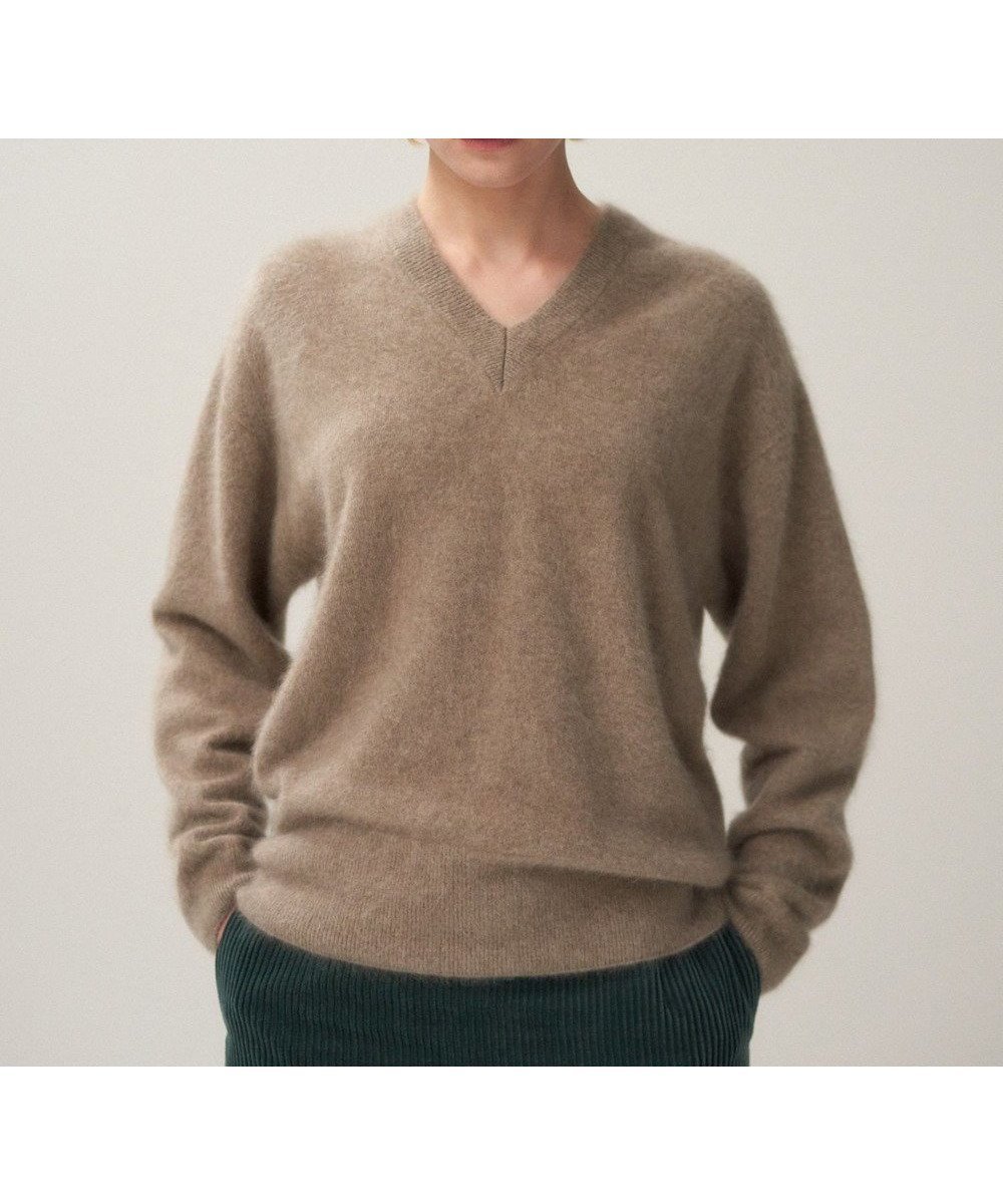 【エイトン/ATON】のROYAL CASHMERE FUR Vネックセーター 人気、トレンドファッション・服の通販 founy(ファニー) 　ファッション　Fashion　レディースファッション　WOMEN　トップス・カットソー　Tops/Tshirt　ニット　Knit Tops　Vネック　V-Neck　カシミヤ　Cashmere　今季　This Season　セーター　Sweater　ブラウジング　Browsing　ホールガーメント　Whole Garment　ミックス　Mix　レギュラー　Regular　A/W・秋冬　Aw・Autumn/Winter・Fw・Fall-Winter　NEW・新作・新着・新入荷　New Arrivals　 other-1|ID: prp329100004172694 ipo3291000000028890062