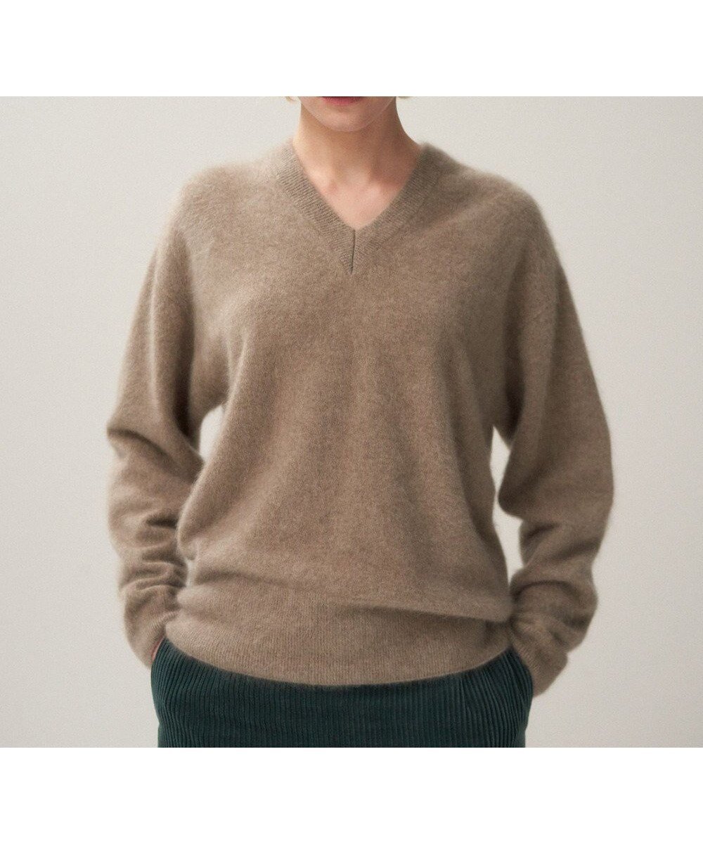 【エイトン/ATON】のROYAL CASHMERE FUR Vネックセーター 人気、トレンドファッション・服の通販 founy(ファニー) 　ファッション　Fashion　レディースファッション　WOMEN　トップス・カットソー　Tops/Tshirt　ニット　Knit Tops　Vネック　V-Neck　カシミヤ　Cashmere　今季　This Season　セーター　Sweater　ブラウジング　Browsing　ホールガーメント　Whole Garment　ミックス　Mix　レギュラー　Regular　A/W・秋冬　Aw・Autumn/Winter・Fw・Fall-Winter　再入荷　Restock/Back In Stock/Re Arrival　 other-1|ID: prp329100004172694 ipo3291000000029198378