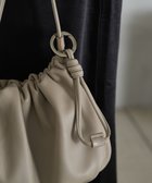 【ラシット/russet】の《chi企画》レザーキーリング(CE-1455) 人気、トレンドファッション・服の通販 founy(ファニー) ファッション Fashion レディースファッション WOMEN 財布 Wallets アクセサリー Accessories キーホルダー Key Ring 巾着 Purse ショルダー Shoulder シンプル Simple 財布 Wallet ループ Loop 再入荷 Restock/Back In Stock/Re Arrival おすすめ Recommend 日本製 Made In Japan ギフト プレゼント Gift Present スマホショルダーバッグ Smartphone Shoulder Bag thumbnail GrayBeige|ID: prp329100004195850 ipo3291000000031718915