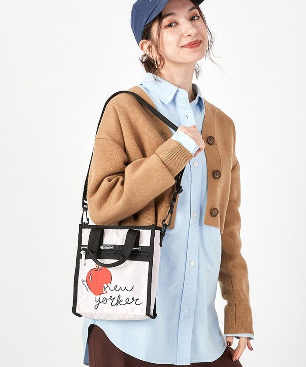 【レスポートサック/LeSportsac】のMINI N/S TOTE/エヌワイシーアップルトート 人気、トレンドファッション・服の通販 founy(ファニー) 　ファッション　Fashion　レディースファッション　WOMEN　バッグ　Bag　アウトドア　Outdoor　軽量　Lightweight　ショルダー　Shoulder　スクエア　Square　スマート　Smart　財布　Wallet　ニューヨーク　New York　プリント　Print　ポケット　Pocket　ポーチ　Pouch　モチーフ　Motif　おすすめ　Recommend　旅行　Travel　 other-1|ID: prp329100004195858 ipo3291000000029064781