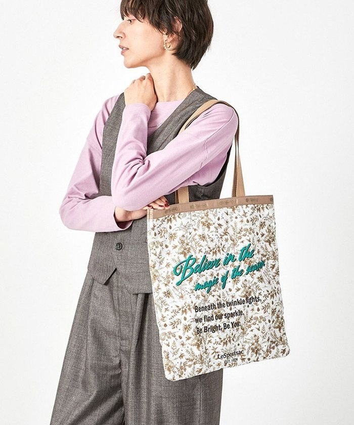 【レスポートサック/LeSportsac】のLARGE EMERALD TOTE/ゴールドホリデートワルドジュイ インテリア・キッズ・メンズ・レディースファッション・服の通販 founy(ファニー) https://founy.com/ ファッション Fashion レディースファッション WOMEN バッグ Bag クラシカル Classical 軽量 Lightweight シンプル Simple スリム Slim 雑誌 Magazine プリント Print ポケット Pocket ワンポイント One Point おすすめ Recommend エレガント 上品 Elegant ビジネス 仕事 通勤 Business |ID: prp329100004216198 ipo3291000000029242712