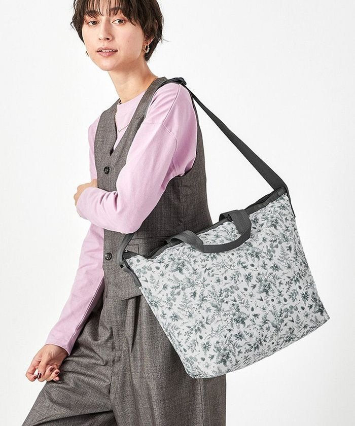 【レスポートサック/LeSportsac】のDELUXE EASY CARRY TOTE/オリーブホリデートワルドジュイ インテリア・キッズ・メンズ・レディースファッション・服の通販 founy(ファニー) https://founy.com/ ファッション Fashion レディースファッション WOMEN バッグ Bag クラシカル Classical ポケット Pocket エレガント 上品 Elegant ビジネス 仕事 通勤 Business |ID: prp329100004216302 ipo3291000000029243126