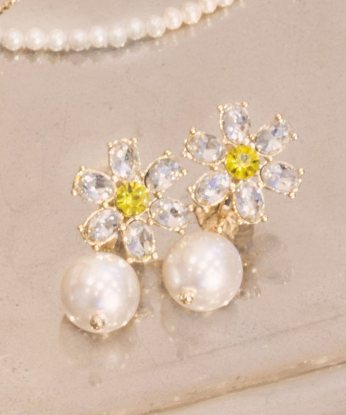 【トッカ/TOCCA】のDAISY BIJOUX&PEARL EARRINGS イヤリング インテリア・キッズ・メンズ・レディースファッション・服の通販 founy(ファニー) https://founy.com/ ファッション Fashion レディースファッション WOMEN ジュエリー Jewelry リング Rings イヤリング Earrings 2025年 2025 S/S・春夏 Ss・Spring/Summer アクセサリー Accessories イヤリング Earrings ストーン Stone センター Center ドレス Dress パール Pearl ビジュー Bijou フェミニン Feminine エレガント 上品 Elegant 再入荷 Restock/Back In Stock/Re Arrival 夏 Summer |ID: prp329100004242289 ipo3291000000029425121