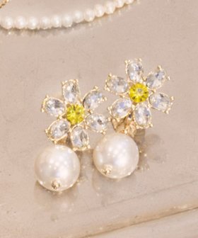 【トッカ/TOCCA】 DAISY BIJOUX&PEARL EARRINGS イヤリング人気、トレンドファッション・服の通販 founy(ファニー) ファッション Fashion レディースファッション WOMEN ジュエリー Jewelry リング Rings イヤリング Earrings NEW・新作・新着・新入荷 New Arrivals 2025年 2025 S/S・春夏 Ss・Spring/Summer アクセサリー Accessories イヤリング Earrings ストーン Stone センター Center ドレス Dress パール Pearl ビジュー Bijou フェミニン Feminine エレガント 上品 Elegant 夏 Summer |ID:prp329100004242289