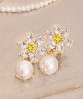 【トッカ/TOCCA】のDAISY BIJOUX&PEARL EARRINGS イヤリング 人気、トレンドファッション・服の通販 founy(ファニー) ファッション Fashion レディースファッション WOMEN ジュエリー Jewelry リング Rings イヤリング Earrings NEW・新作・新着・新入荷 New Arrivals 2025年 2025 S/S・春夏 Ss・Spring/Summer アクセサリー Accessories イヤリング Earrings ストーン Stone センター Center ドレス Dress パール Pearl ビジュー Bijou フェミニン Feminine エレガント 上品 Elegant 夏 Summer |ID:prp329100004242289