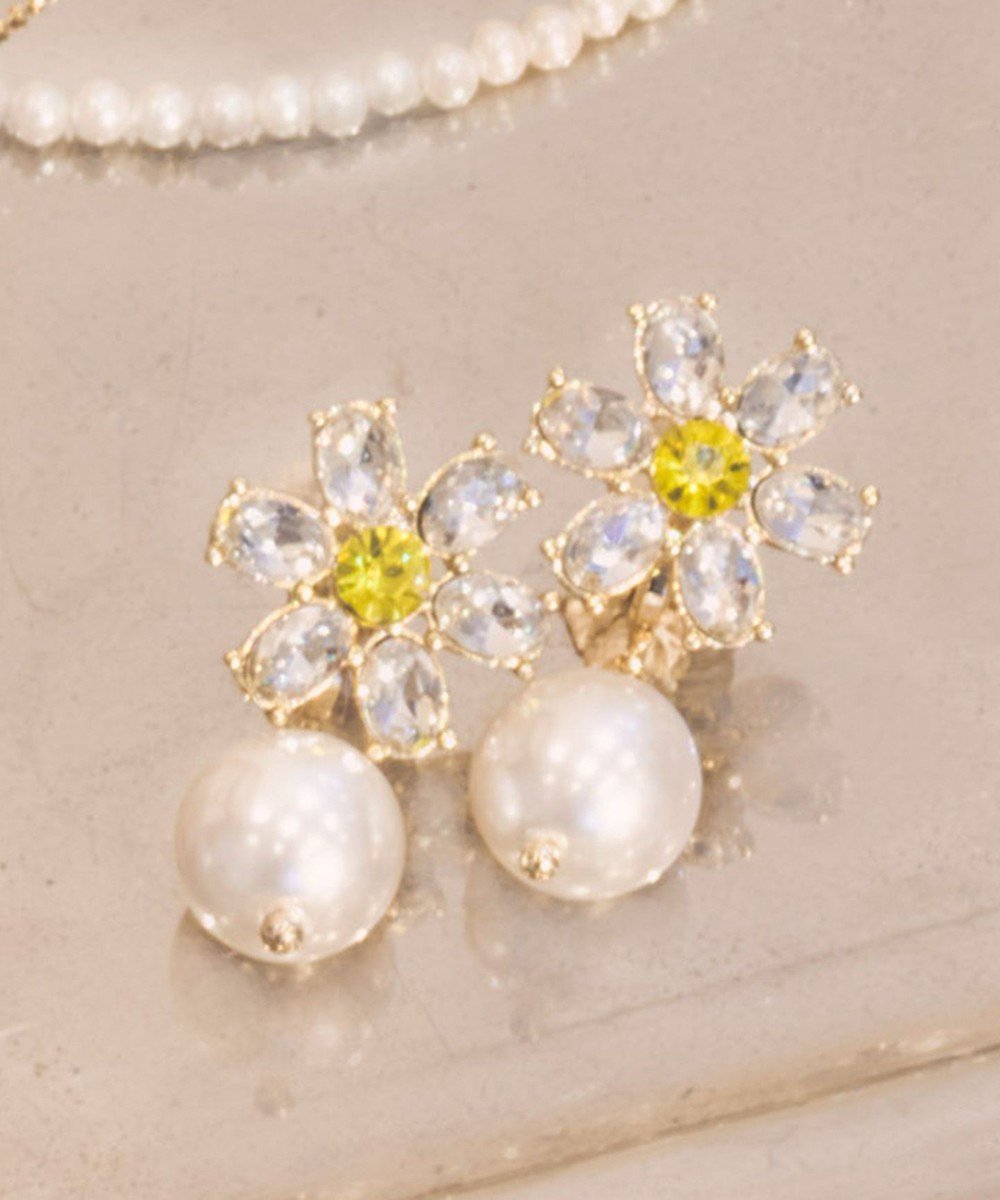 【トッカ/TOCCA】のDAISY BIJOUX&PEARL EARRINGS イヤリング 人気、トレンドファッション・服の通販 founy(ファニー) 　ファッション　Fashion　レディースファッション　WOMEN　ジュエリー　Jewelry　リング　Rings　イヤリング　Earrings　NEW・新作・新着・新入荷　New Arrivals　2025年　2025　S/S・春夏　Ss・Spring/Summer　アクセサリー　Accessories　イヤリング　Earrings　ストーン　Stone　センター　Center　ドレス　Dress　パール　Pearl　ビジュー　Bijou　フェミニン　Feminine　エレガント 上品　Elegant　夏　Summer　 other-1|ID: prp329100004242289 ipo3291000000029425121