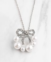 【トッカ/TOCCA】の【2WAY】PROMISE PEARL RIBBON BROOCH NECKLACE ブローチ ネックレス 人気、トレンドファッション・服の通販 founy(ファニー) ファッション Fashion レディースファッション WOMEN ジュエリー Jewelry ネックレス Necklaces 2025年 2025 2025春夏・S/S Ss,Spring/Summer,2025 アクセサリー Accessories アシンメトリー Asymmetry サークル Circle シンプル Simple セレモニー Ceremony トレンド Trend ドレス Dress ネックレス Necklace パール Pearl ビジュー Bijou フェミニン Feminine フォルム Form ブローチ Brooch モダン Modern モチーフ Motif ランダム Random リボン Ribbon 夏 Summer S/S・春夏 Ss・Spring/Summer |ID:prp329100004242290
