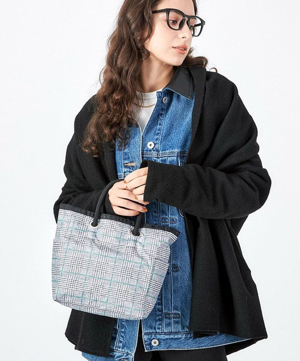 【レスポートサック/LeSportsac】のMEDIUM 2 WAY TOTE/2ウェイグレー/グリーンチェック 人気、トレンドファッション・服の通販 founy(ファニー) 　ファッション　Fashion　レディースファッション　WOMEN　バッグ　Bag　シンプル　Simple　スマホ　Smartphone　チェック　Check　ボックス　Box　ポケット　Pocket　モノトーン　Monotone　無地　Plain Color　リバーシブル　Reversible　NEW・新作・新着・新入荷　New Arrivals　おすすめ　Recommend　ビジネス 仕事 通勤　Business　 other-1|ID: prp329100004255727 ipo3291000000029556371