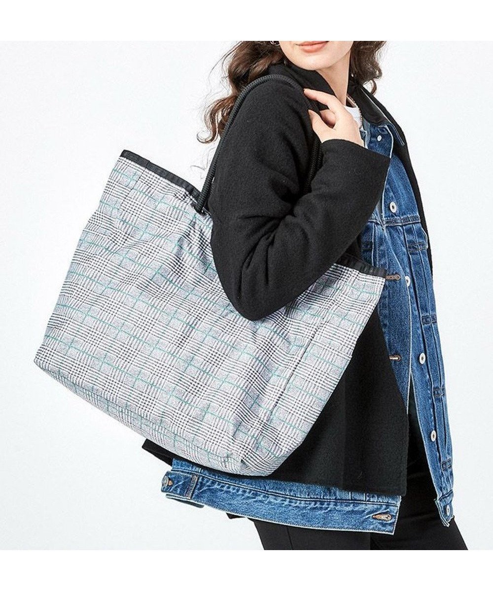 【レスポートサック/LeSportsac】のLARGE 2 WAY TOTE/2ウェイグレー/グリーンチェック 人気、トレンドファッション・服の通販 founy(ファニー) 　ファッション　Fashion　レディースファッション　WOMEN　バッグ　Bag　シンプル　Simple　チェック　Check　ポケット　Pocket　モノトーン　Monotone　無地　Plain Color　リバーシブル　Reversible　NEW・新作・新着・新入荷　New Arrivals　おすすめ　Recommend　旅行　Travel　ビジネス 仕事 通勤　Business　 other-1|ID: prp329100004255730 ipo3291000000029556377