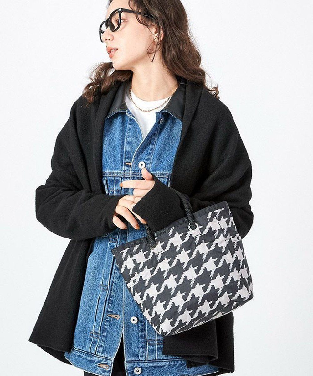 【レスポートサック/LeSportsac】のMEDIUM 2 WAY TOTE/2ウェイブラック/ベージュハウンズトゥース 人気、トレンドファッション・服の通販 founy(ファニー) 　ファッション　Fashion　レディースファッション　WOMEN　バッグ　Bag　シンプル　Simple　スマホ　Smartphone　ボックス　Box　ポケット　Pocket　無地　Plain Color　リバーシブル　Reversible　NEW・新作・新着・新入荷　New Arrivals　おすすめ　Recommend　ビジネス 仕事 通勤　Business　 other-1|ID: prp329100004255731 ipo3291000000029556379