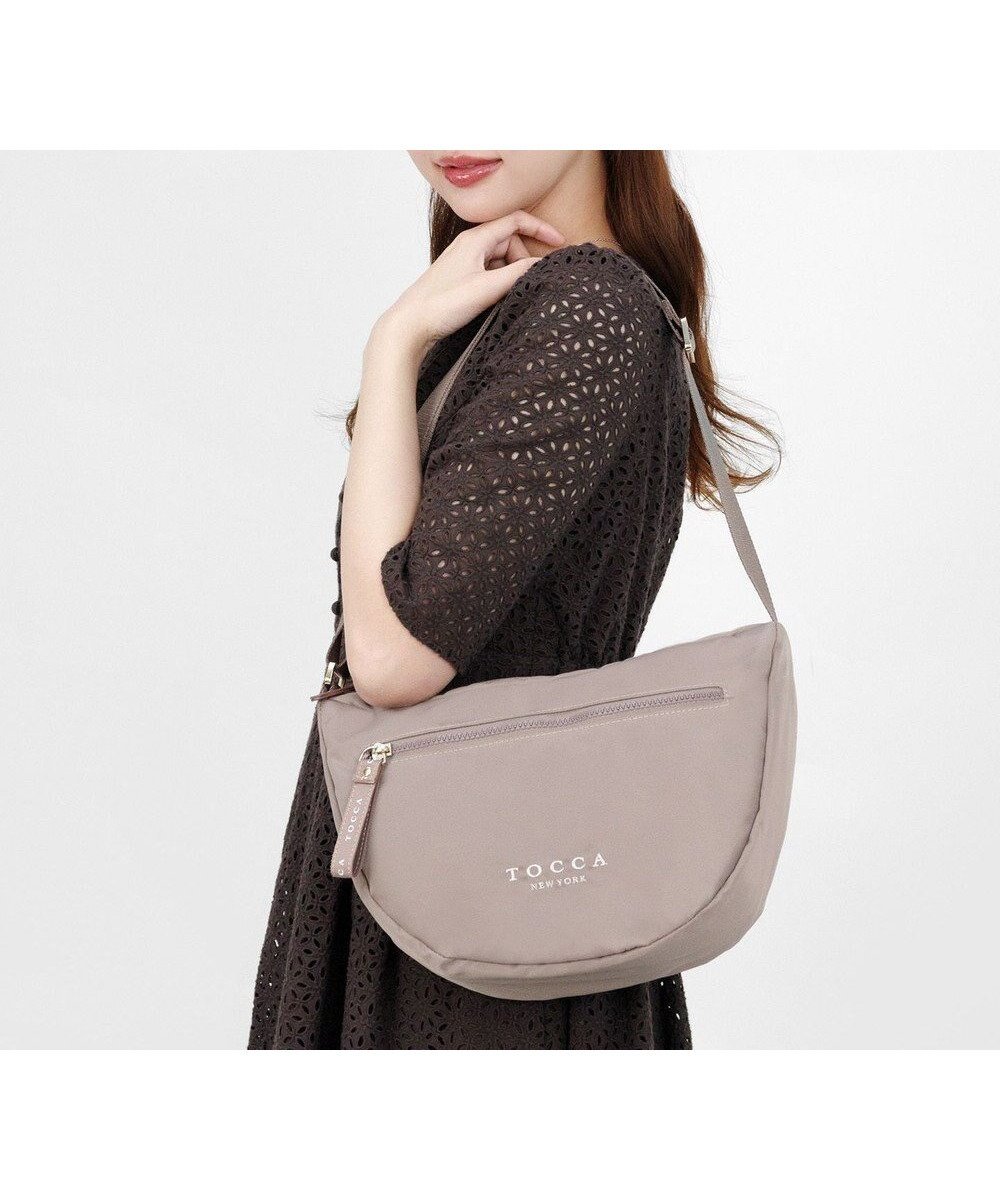 【トッカ/TOCCA】の【サスティナブル素材・WEB&一部店舗限定】NUOTO NYLON POCHETTE ポシェット インテリア・キッズ・メンズ・レディースファッション・服の通販 founy(ファニー) ファッション Fashion レディースファッション Fashion for Women アウトドア Outdoor Clothing 軽量 Lightweight, Ultra Light ショルダー Shoulder, Shoulder Strap シンプル Simple, Minimal ジップ Zip, Zipper 財布 Wallet, Purse フォルム Silhouette, Form フロント Front, Front Design ポケット Pocket, Pocket Detail ポシェット Pochette, Mini Bag マグネット Magnet, Magnetic Closure メッシュ Mesh, Net Fabric おすすめ Recommended / Our Picks 旅行 Travel ビジネス 仕事 通勤 Business / Work / Commuting ベージュ系|ID: prp329100004260111 ipo3291000000032617429