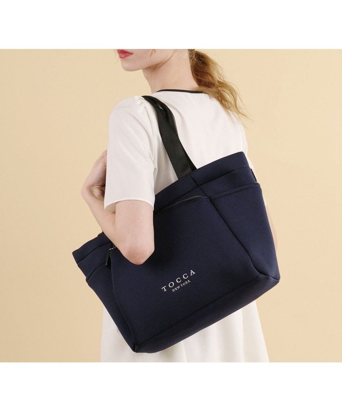 【トッカ/TOCCA】の【WEB&一部店舗限定】【A4サイズ対応】BAIA TOTE トートバッグ インテリア・キッズ・メンズ・レディースファッション・服の通販 founy(ファニー) https://founy.com/ ファッション Fashion レディースファッション WOMEN バッグ Bag クッション Cushion クラウン Crown シューズ Shoes ジップ Zip スポーツ Sports スーツ Suit 財布 Wallet フロント Front ポケット Pocket リゾート Resort リュクス Luxe 再入荷 Restock/Back In Stock/Re Arrival 旅行 Travel ビジネス 仕事 通勤 Business |ID: prp329100004265665 ipo3291000000031969364