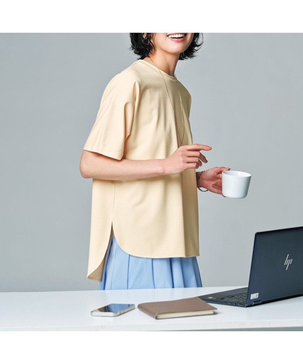 【アンフィーロ 自由区/UNFILO】の【接触冷感/ストレッチ】BEAUTY FORM フォルムTシャツ インテリア・キッズ・メンズ・レディースファッション・服の通販 founy(ファニー) 　ファッション　Fashion　レディースファッション　WOMEN　トップス・カットソー　Tops/Tshirt　シャツ/ブラウス　Shirts/Blouses　ロング / Tシャツ　T-Shirts　カットソー　Cut and Sewn　春　Spring　カットソー　Cut And Sew　軽量　Lightweight　ストレッチ　Stretch　雑誌　Magazine　デコルテ　Decolletage　定番　Standard　フォルム　Form　S/S・春夏　Ss・Spring/Summer　再入荷　Restock/Back In Stock/Re Arrival　おすすめ　Recommend　夏　Summer　ライトイエロー|ID: prp329100004265812 ipo3291000000031986144