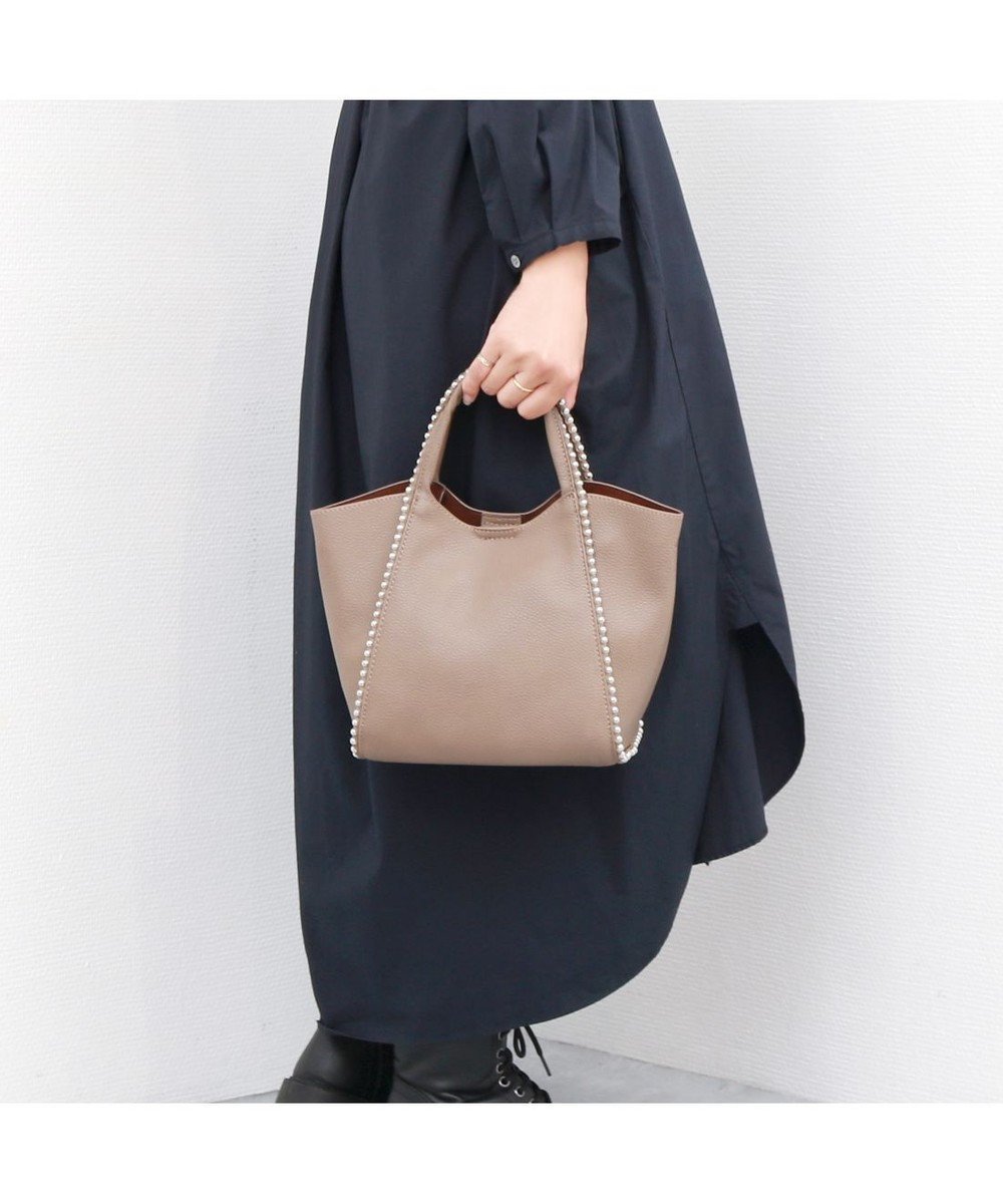 【アンビリオン/UNBILLION】の【テレビ ドラマ着用アイテム】カシュカシュ cachecache / ボールチェーン2wayミニトートバッグ インテリア・キッズ・メンズ・レディースファッション・服の通販 founy(ファニー) 　ファッション　Fashion　レディースファッション　WOMEN　バッグ　Bag　カラフル　Colorful　ショルダー　Shoulder　財布　Wallet　チェーン　Chain　ハンド　Hand　ミックス　Mix　モチーフ　Motif　再入荷　Restock/Back In Stock/Re Arrival　オーク|ID: prp329100004266515 ipo3291000000031976398