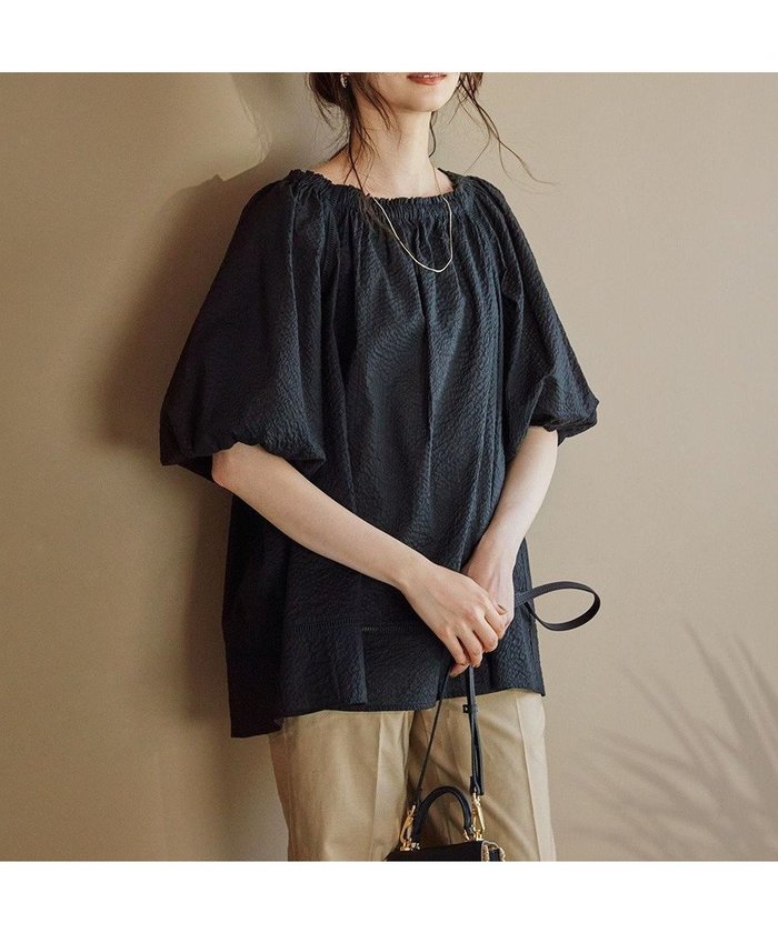 【23区/NIJYUSANKU】の【SLOW/一部店舗限定】コットンローンウェーブ ブラウス インテリア・キッズ・メンズ・レディースファッション・服の通販 founy(ファニー) https://founy.com/ ファッション Fashion レディースファッション Fashion for Women トップス・カットソー Cut & Sew Tops シャツ・ブラウス・オフィスカジュアル Elegant Blouses & Button-Ups エアリー Airy Texture 春 Spring ギャザー Gathered, Ruffled スリーブ Sleeve, Long Sleeve / Short Sleeve チュニック Tunic, Long Top デニム Denim, Jeans Material バランス Balance, Style Balance バルーン Balloon, Balloon Silhouette フェミニン Feminine, Girly フリル Frill, Ruffle ボトム Bottoms, Lower Wear ランダム Random, Irregular S/S・春夏 SS, Spring/Summer, Warm Season 夏 Summer 2024年 2024 2024春夏・S/S Spring/Summer 2024 SS24 |ID: prp329100004266614 ipo3291000000032646878