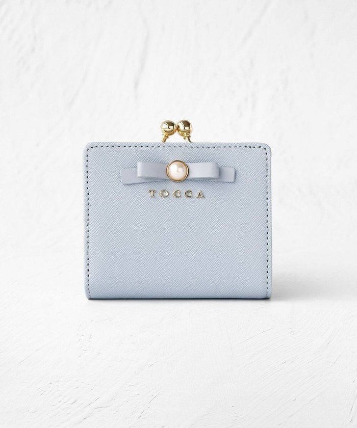 【トッカ/TOCCA】の【新色ブルー登場】PEARL KNOT BIFOLDWALLET 財布 インテリア・キッズ・メンズ・レディースファッション・服の通販 founy(ファニー) https://founy.com/ ファッション Fashion レディースファッション Fashion for Women ミニ財布・二つ折り財布 Wallets & Card Cases おすすめ Recommended / Our Picks ウォレット Wallet エレガント 上品 Elegant コンパクト Compact, Small Size パール Pearl, Pearl Accent メタル Metal, Metal Parts モチーフ Motif, Design Theme リボン Ribbon, Bow リュクス Luxury, Elegant, High-End, Chic ロマンティック Romantic, Feminine Style 財布 Wallet, Purse |ID: prp329100004267030 ipo3291000000032644335