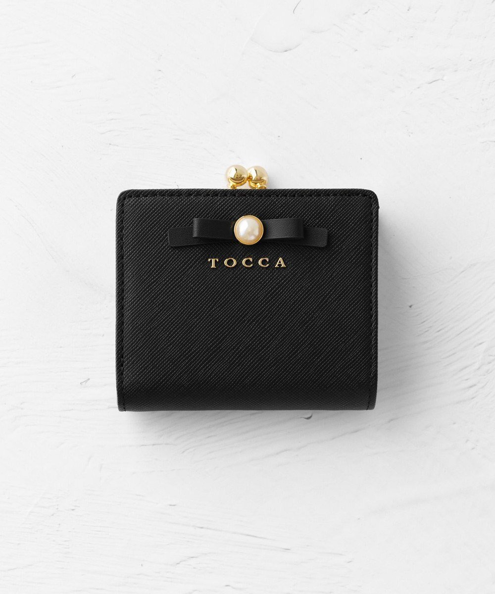 【トッカ/TOCCA】の【新色ブルー登場】PEARL KNOT BIFOLDWALLET 財布 インテリア・キッズ・メンズ・レディースファッション・服の通販 founy(ファニー) 　ファッション　Fashion　レディースファッション　Fashion for Women　ミニ財布・二つ折り財布　Wallets & Card Cases　おすすめ　Recommended / Our Picks　ウォレット　Wallet　エレガント 上品　Elegant　コンパクト　Compact, Small Size　パール　Pearl, Pearl Accent　メタル　Metal, Metal Parts　モチーフ　Motif, Design Theme　リボン　Ribbon, Bow　リュクス　Luxury, Elegant, High-End, Chic　ロマンティック　Romantic, Feminine Style　財布　Wallet, Purse　ブラック系|ID: prp329100004267030 ipo3291000000032644341