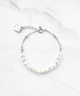 【トッカ/TOCCA】のBAROQUE PEARL BRACELET 淡水バロックパール ブレスレット 人気、トレンドファッション・服の通販 founy(ファニー) ファッション Fashion レディースファッション WOMEN ジュエリー Jewelry ブレスレット Bracelets おすすめ Recommend アクセサリー Accessories ギフト プレゼント Gift Present シンプル Simple セレモニー Ceremony チェーン Chain テクスチャー Texture ハーフ Half バロック Baroque パール Pearl フォルム Form ブレスレット Bracelet リュクス Luxe |ID:prp329100004267141