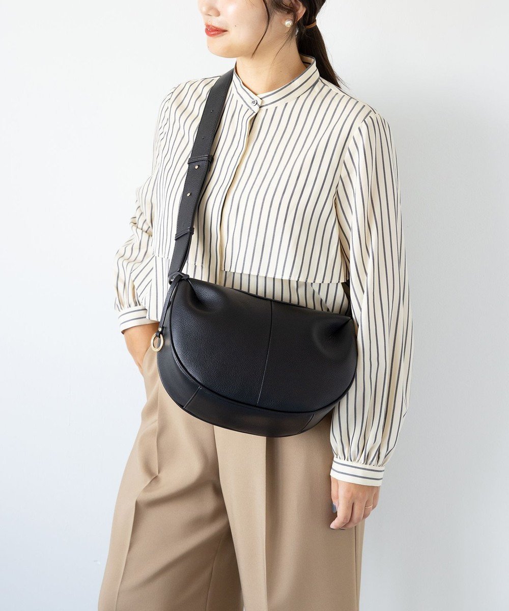 【組曲/KUMIKYOKU】の【人気につき再入荷!】ハーフムーンショルダー バッグ インテリア・キッズ・メンズ・レディースファッション・服の通販 founy(ファニー) 　ファッション　Fashion　レディースファッション　WOMEN　バッグ　Bag　おすすめ　Recommend　ショルダー　Shoulder　ポケット　Pocket　人気　Popularity　再入荷　Restock/Back In Stock/Re Arrival　旅行　Travel　ブラック系|ID: prp329100004272600 ipo3291000000031793154