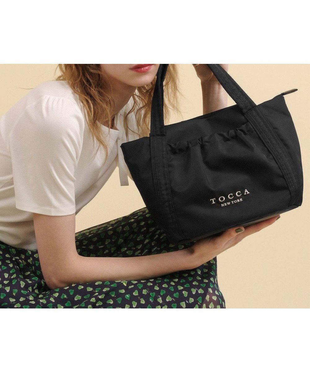 【トッカ/TOCCA】の【WEB&一部店舗限定】【撥水・サスティナブル素材】SOSTA MINIBAG ミニバッグ インテリア・キッズ・メンズ・レディースファッション・服の通販 founy(ファニー) 　ファッション　Fashion　レディースファッション　Fashion for Women　バッグ　Bags　ギャザー　Gathered, Ruffled　軽量　Lightweight, Ultra Light　シューズ　Shoes, Footwear　ジップ　Zip, Zipper　スポーツ　Sports, Activewear　財布　Wallet, Purse　フェミニン　Feminine, Girly　フォルム　Silhouette, Form　フロント　Front, Front Design　ポケット　Pocket, Pocket Detail　おすすめ　Recommended / Our Picks　旅行　Travel　ブラック系|ID: prp329100004273650 ipo3291000000029687372