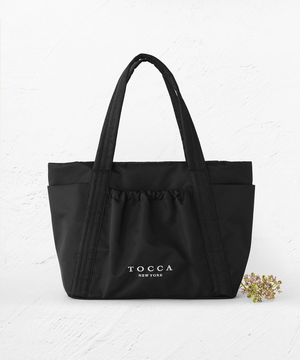 【トッカ/TOCCA】の【WEB&一部店舗限定】【A4サイズ対応・撥水・サスティナブル素材】SOSTA POCKETTOTE トートバッグ インテリア・キッズ・メンズ・レディースファッション・服の通販 founy(ファニー) 　ファッション　Fashion　レディースファッション　Ladies' Fashion Online　バッグ　Bag　ギャザー　Gather　軽量　Lightweight　シューズ　Shoes　ジップ　Zip　スポーツ　Sports　財布　Wallet　フェミニン　Feminine　フロント　Front　ポケット　Pocket　おすすめ　Recommend　旅行　Travel　ビジネス 仕事 通勤　Business　ブラック系|ID: prp329100004273655 ipo3291000000032273627