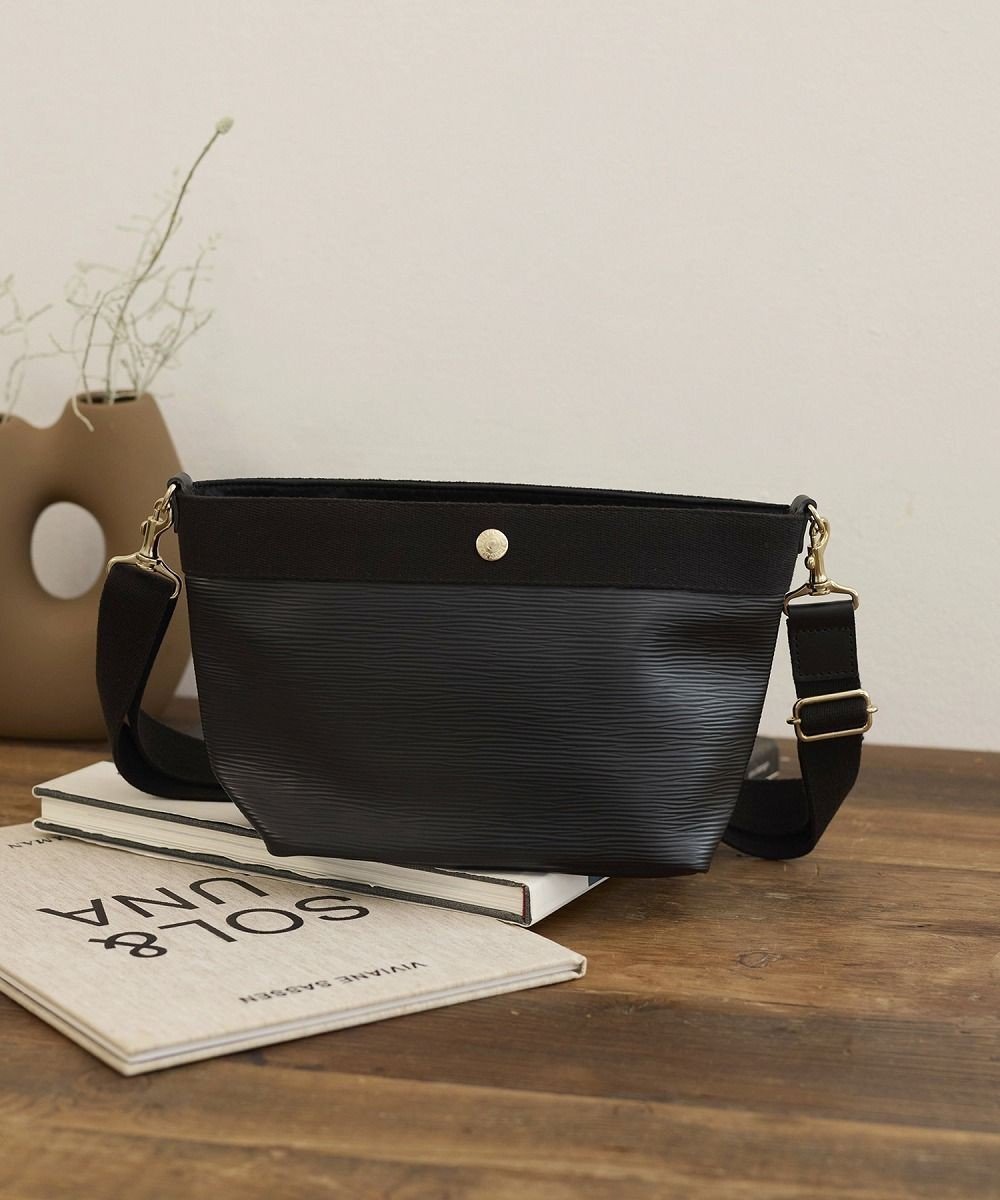 【トプカピ/TOPKAPI】の【Breath TOPKAPI】RIPPLE リプル スリム ミニショルダー バッグ インテリア・キッズ・メンズ・レディースファッション・服の通販 founy(ファニー) 　ファッション　Fashion　レディースファッション　Ladies' Fashion Online　バッグ　Bag　クール　Cool　軽量　Lightweight　ショルダー　Shoulder　スリム　Slim　トラベル　Travel　人気　Popularity　ビーチ　Beach　リゾート　Resort　おすすめ　Recommend　ブラック|ID: prp329100004274886 ipo3291000000032676428