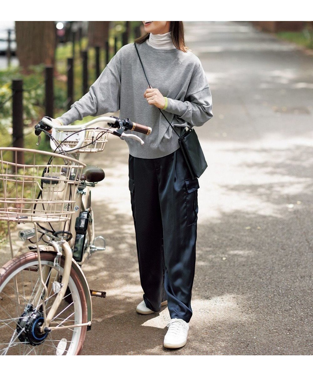 【アンフィーロ 自由区/UNFILO】のサテン カーゴパンツ インテリア・キッズ・メンズ・レディースファッション・服の通販 founy(ファニー) 　ファッション　Fashion　レディースファッション　Fashion for Women　パンツ　Pants & Trousers　カーゴパンツ　Cargo Pants, Utility Pants　サテン　Satin, Glossy Fabric　シルク　Silk, 100% Silk　ストレッチ　Stretch, Stretchy Fabric　ドレープ　Drape, Draping Fabric　リラックス　Relax, Relaxed Fit　ロング　Long, Long-Length　エレガント 上品　Elegant　A/W・秋冬　Autumn/Winter　ネイビー|ID: prp329100004275338 ipo3291000000036378333