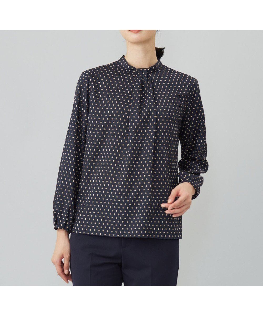 【ジェイ プレス/J.PRESS】の【洗える】ジオメトリックプリント ブラウス インテリア・キッズ・メンズ・レディースファッション・服の通販 founy(ファニー) 　ファッション　Fashion　レディースファッション　Fashion for Women　トップス・カットソー　Cut & Sew Tops　シャツ・ブラウス・オフィスカジュアル　Elegant Blouses & Button-Ups　インナー　Innerwear　洗える　Machine Washable　ジャケット　Jacket, Outerwear　スタンド　Stand Collar, Upright Stand　スリット　Slit, Slit Detail　ドレープ　Drape, Draping Fabric　フェミニン　Feminine, Girly　プリント　Print, Printed Pattern　A/W・秋冬　Autumn/Winter　エレガント 上品　Elegant　ネイビープリント系|ID: prp329100004275538 ipo3291000000033682913
