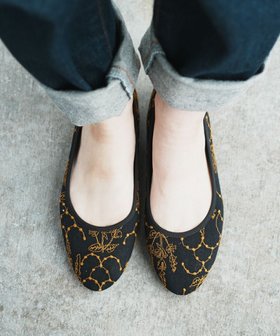 【ムーク/muuc】のイラカ柄刺繍のバレエシューズ 人気、トレンドファッション・服の通販 founy(ファニー) ファッション Fashion レディースファッション WOMEN インソール Insole キャンバス Canvas クッション Cushion 軽量 Lightweight シフォン Chiffon シューズ Shoes 定番 Standard バレエ Ballet フィット Fit 再入荷 Restock/Back In Stock/Re Arrival 日本製 Made In Japan エレガント 上品 Elegant |ID:prp329100004280146