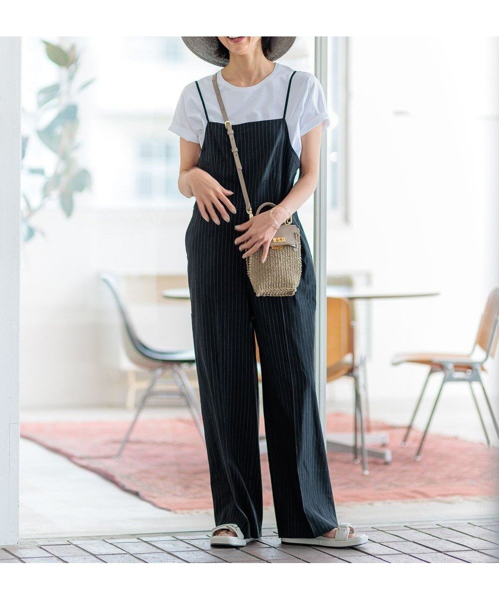 【23区/NIJYUSANKU】の【CLASSY.6月号掲載/洗える】リネンレーヨンストレッチ サロペット インテリア・キッズ・メンズ・レディースファッション・服の通販 founy(ファニー) 　雑誌掲載アイテム　Magazine Items　ファッション雑誌　Fashion Magazines　クラッシィ　CLASSY.　ファッション　Fashion　レディースファッション　WOMEN　ワンピース　Dress　オールインワン ワンピース　All In One Dress　サロペット　Salopette　春　Spring　洗える　Washable　今季　This Season　サロペット　Overalls　シンプル　Simple　ストライプ　Stripe　ストレッチ　Stretch　雑誌　Magazine　定番　Standard　人気　Popularity　ベーシック　Basic　6月号　June Issue　リネン　Linen　S/S・春夏　Ss・Spring/Summer　夏　Summer　2024年　2024　2024春夏・S/S　Ss,Spring/Summer,2024　[WEB限定]ブラックストライプ|ID: prp329100004281871 ipo3291000000031965018