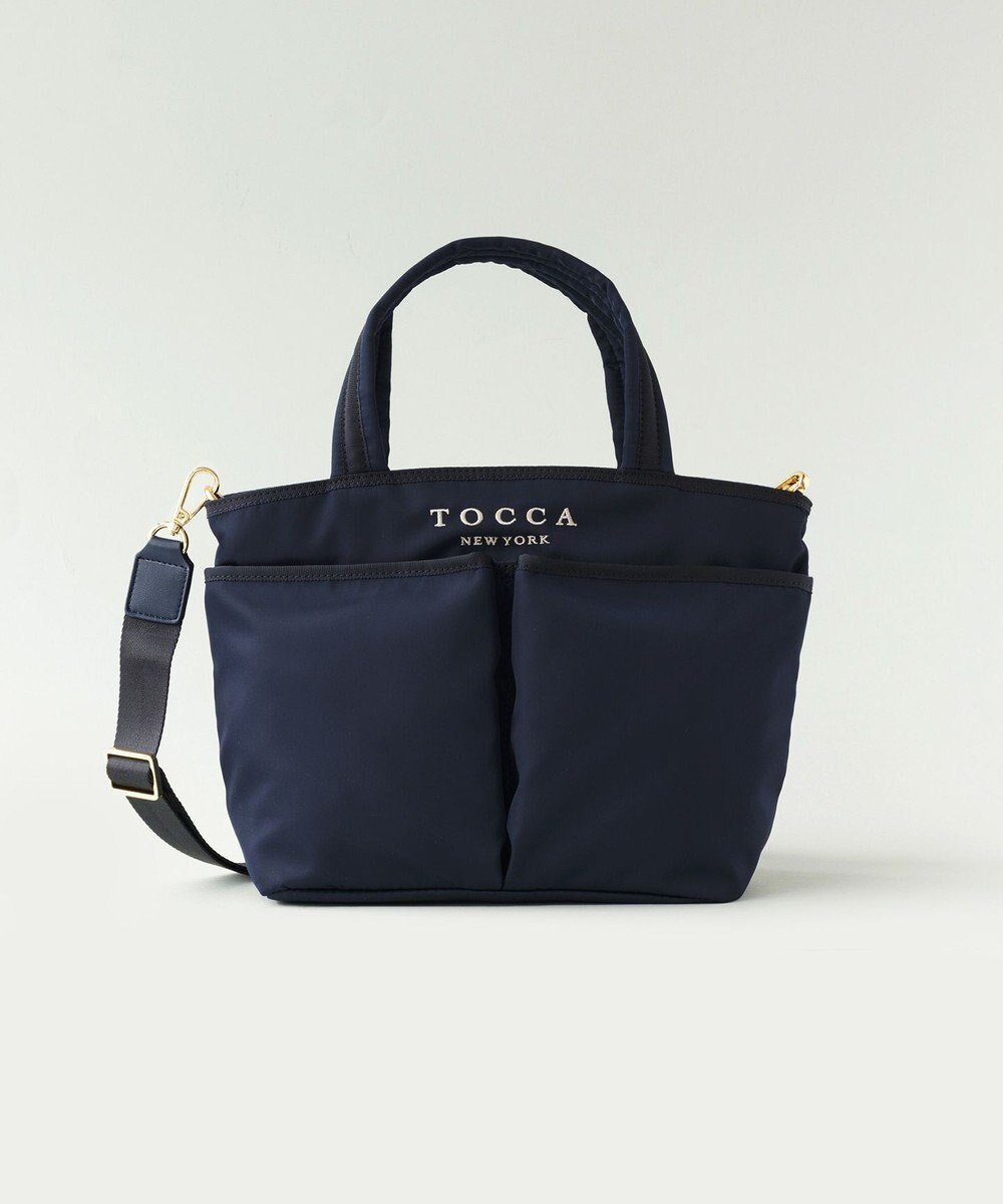 【トッカ/TOCCA】の【WEB&一部店舗限定】【撥水・サスティナブル素材】T-INCONTRO TOTE S トートバッグ S インテリア・キッズ・メンズ・レディースファッション・服の通販 founy(ファニー) 　ファッション　Fashion　レディースファッション　Fashion for Women　バッグ　Bags　軽量　Lightweight, Ultra Light　シューズ　Shoes, Footwear　ジップ　Zip, Zipper　スポーツ　Sports, Activewear　財布　Wallet, Purse　フェミニン　Feminine, Girly　フォルム　Silhouette, Form　フロント　Front, Front Design　ポケット　Pocket, Pocket Detail　リュクス　Luxury, Elegant, High-End, Chic　旅行　Travel　ビジネス 仕事 通勤　Business / Work / Commuting　ネイビー系|ID: prp329100004284901 ipo3291000000034190526