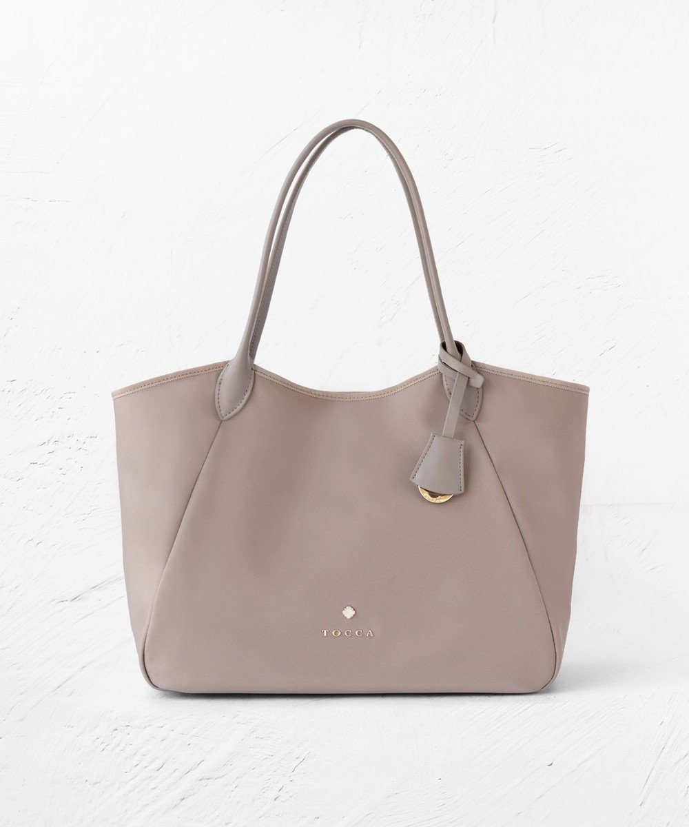 【トッカ/TOCCA】の【A4サイズ対応・撥水】T-JARDIN NYLONBAG ナイロンバッグ インテリア・キッズ・メンズ・レディースファッション・服の通販 founy(ファニー) 　ファッション　Fashion　レディースファッション　Fashion for Women　バッグ　Bags　シンプル　Simple, Minimal　ジップ　Zip, Zipper　スマホ　Smartphone, Mobile Device　財布　Wallet, Purse　フォルム　Silhouette, Form　ポケット　Pocket, Pocket Detail　冬　Winter / This Winter　S/S・春夏　SS, Spring/Summer, Warm Season　夏　Summer　2024年　2024　2024春夏・S/S　Spring/Summer 2024 SS24　エレガント 上品　Elegant　ビジネス 仕事 通勤　Business / Work / Commuting　ベージュ系|ID: prp329100004288487 ipo3291000000029764476