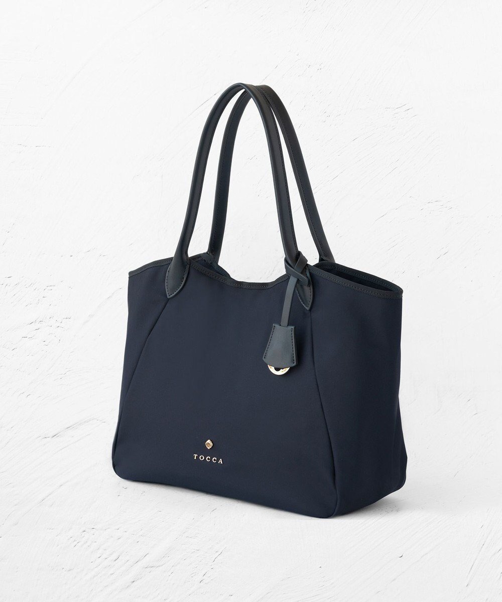 【トッカ/TOCCA】の【A4サイズ対応・撥水】T-JARDIN NYLONBAG ナイロンバッグ インテリア・キッズ・メンズ・レディースファッション・服の通販 founy(ファニー) 　ファッション　Fashion　レディースファッション　Fashion for Women　バッグ　Bags　シンプル　Simple, Minimal　ジップ　Zip, Zipper　スマホ　Smartphone, Mobile Device　財布　Wallet, Purse　フォルム　Silhouette, Form　ポケット　Pocket, Pocket Detail　冬　Winter / This Winter　S/S・春夏　SS, Spring/Summer, Warm Season　夏　Summer　2024年　2024　2024春夏・S/S　Spring/Summer 2024 SS24　エレガント 上品　Elegant　ビジネス 仕事 通勤　Business / Work / Commuting　ネイビー系|ID: prp329100004288487 ipo3291000000029764477