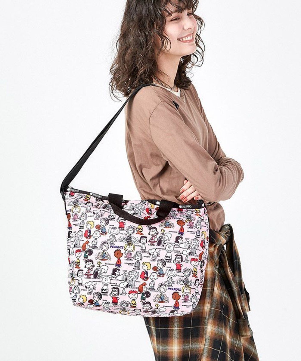 【レスポートサック/LeSportsac】のDELUXE EASY CARRY TOTE/ピーナッツギャングピンク 人気、トレンドファッション・服の通販 founy(ファニー) 　ファッション　Fashion　レディースファッション　WOMEN　バッグ　Bag　キャラクター　Character　コレクション　Collection　プリント　Print　ポケット　Pocket　NEW・新作・新着・新入荷　New Arrivals　ビジネス 仕事 通勤　Business　 other-1|ID: prp329100004290183 ipo3291000000029771988