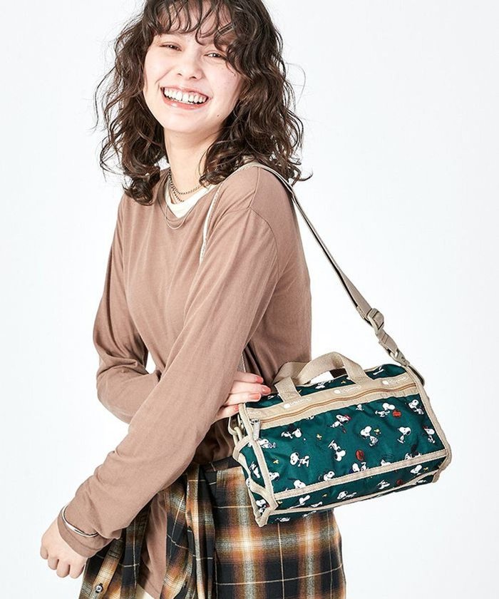 【レスポートサック/LeSportsac】のMINI DUFFEL CROSSBODY/スヌーピーアンドウッドストックグリーン インテリア・キッズ・メンズ・レディースファッション・服の通販 founy(ファニー) https://founy.com/ ファッション Fashion レディースファッション WOMEN アウトドア Outdoor コレクション Collection スポーツ Sports 財布 Wallet ボストンバッグ Boston Bag ポケット Pocket ラップ Wrap おすすめ Recommend 旅行 Travel ゴルフ Golf |ID: prp329100004290190 ipo3291000000029772002