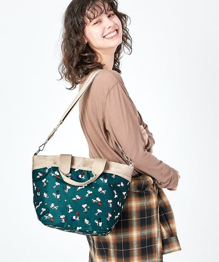 【レスポートサック/LeSportsac】のBUCKET TOTE/スヌーピーアンドウッドストックグリーン インテリア・キッズ・メンズ・レディースファッション・服の通販 founy(ファニー) https://founy.com/ ファッション Fashion レディースファッション WOMEN バッグ Bag コレクション Collection スポーツ Sports 財布 Wallet ポケット Pocket ゴルフ Golf |ID: prp329100004290192 ipo3291000000029772006