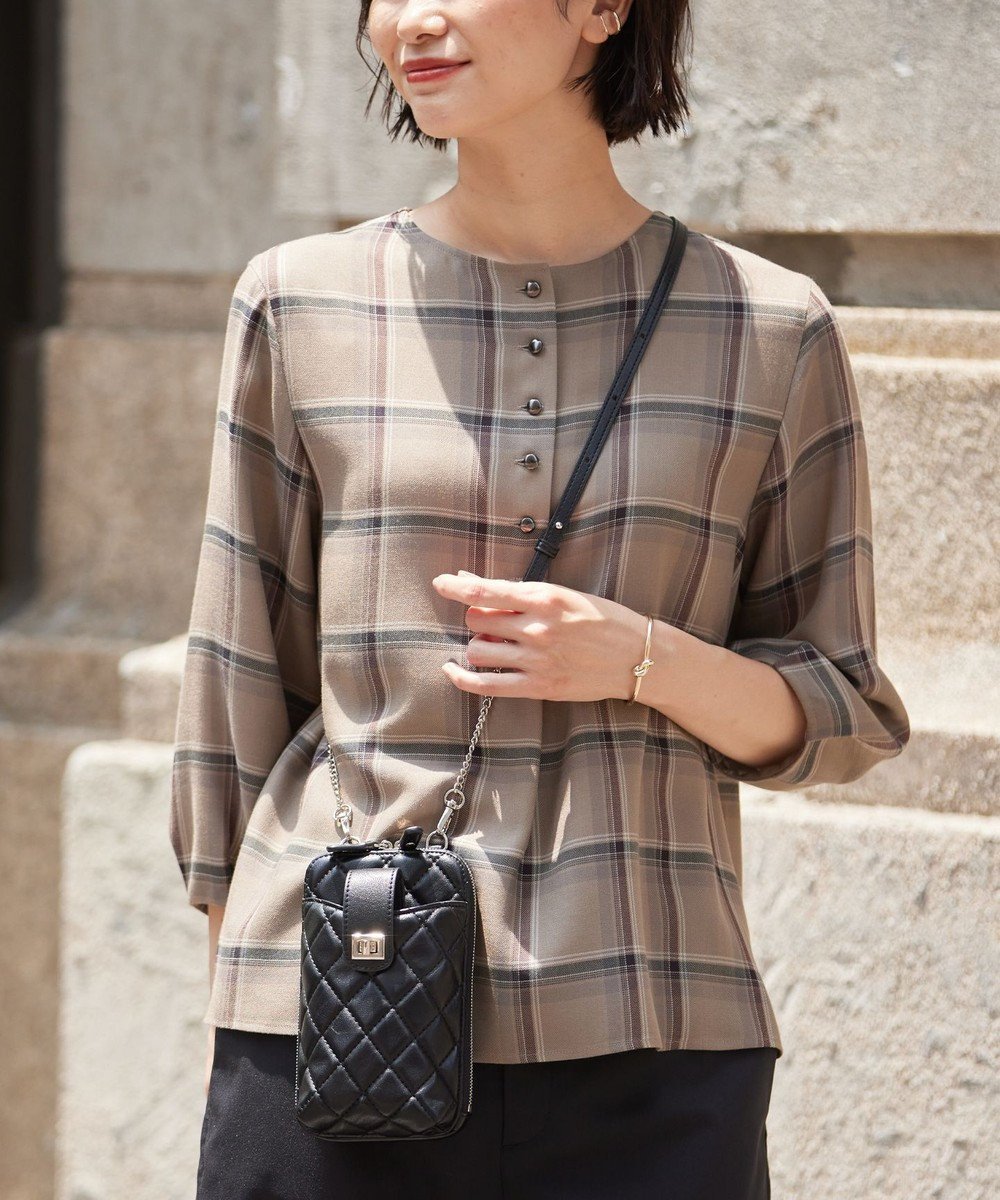 【ジェイ プレス/J.PRESS】のキルティング スマホポシェット 人気、トレンドファッション・服の通販 founy(ファニー) 　ファッション　Fashion　レディースファッション　WOMEN　アクセサリー　Accessories　ウォレット　Wallet　キルティング　Quilting　コイン　Coin　スマホ　Smartphone　スマート　Smart　ダブル　Double　フェイクレザー　Faux Leather　フロント　Front　ポケット　Pocket　メタル　Metal　エレガント 上品　Elegant　iPhone アイフォーン　Iphone　 other-1|ID: prp329100004290941 ipo3291000000031972637