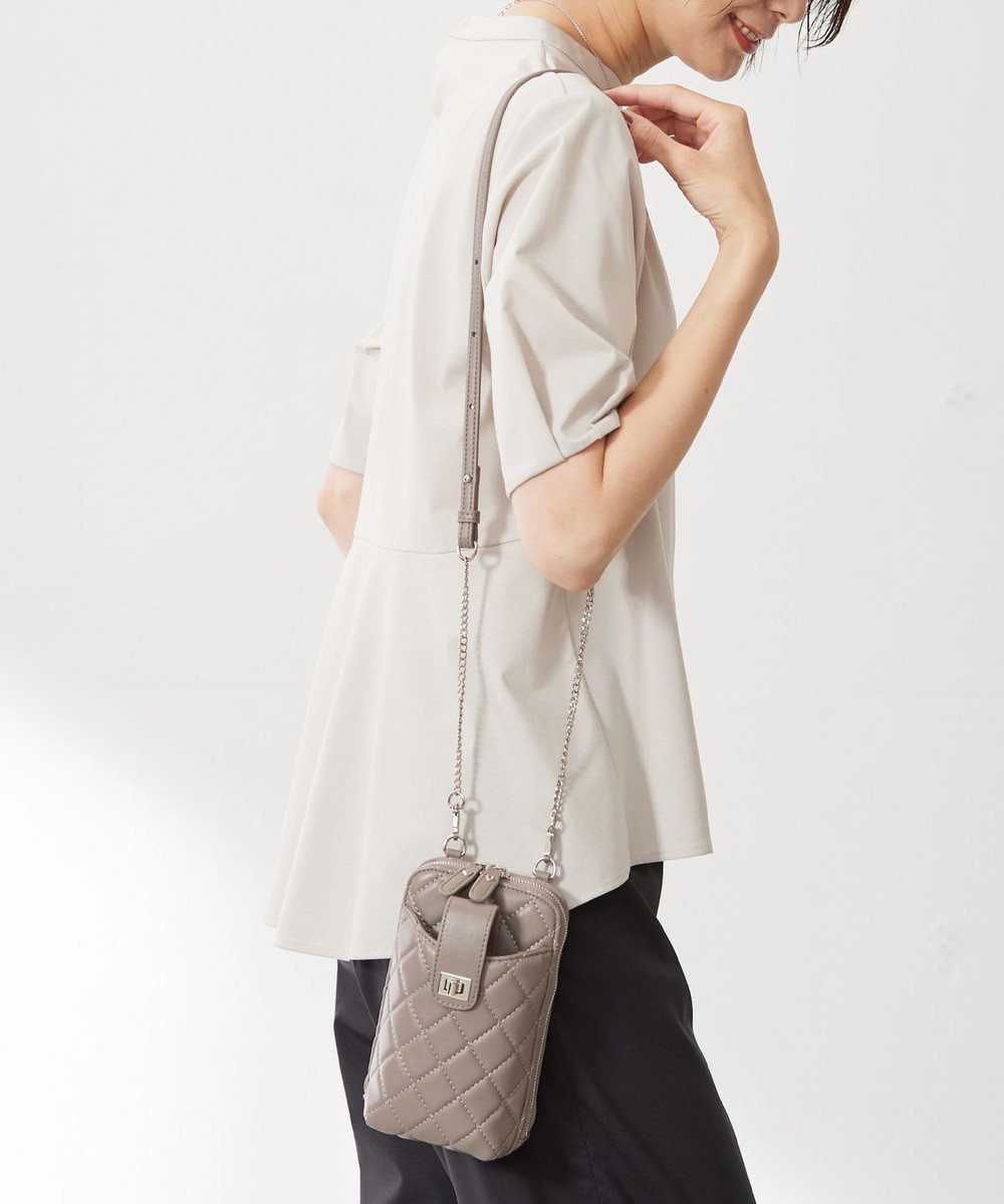 【ジェイ プレス/J.PRESS】のキルティング スマホポシェット インテリア・キッズ・メンズ・レディースファッション・服の通販 founy(ファニー) 　ファッション　Fashion　レディースファッション　Fashion for Women　アクセサリー　Fashion Accessories　ウォレット　Wallet　キルティング　Quilted, Quilting　コイン　Coin, Coin Design　スマホ　Smartphone, Mobile Device　スマート　Smart, Elegant　ダブル　Double, Double-Breasted　フェイクレザー　Faux Leather, PU Leather　フロント　Front, Front Design　ポケット　Pocket, Pocket Detail　メタル　Metal, Metal Parts　エレガント 上品　Elegant　iPhone アイフォーン　iPhone　ベージュ系|ID: prp329100004290941 ipo3291000000032575602