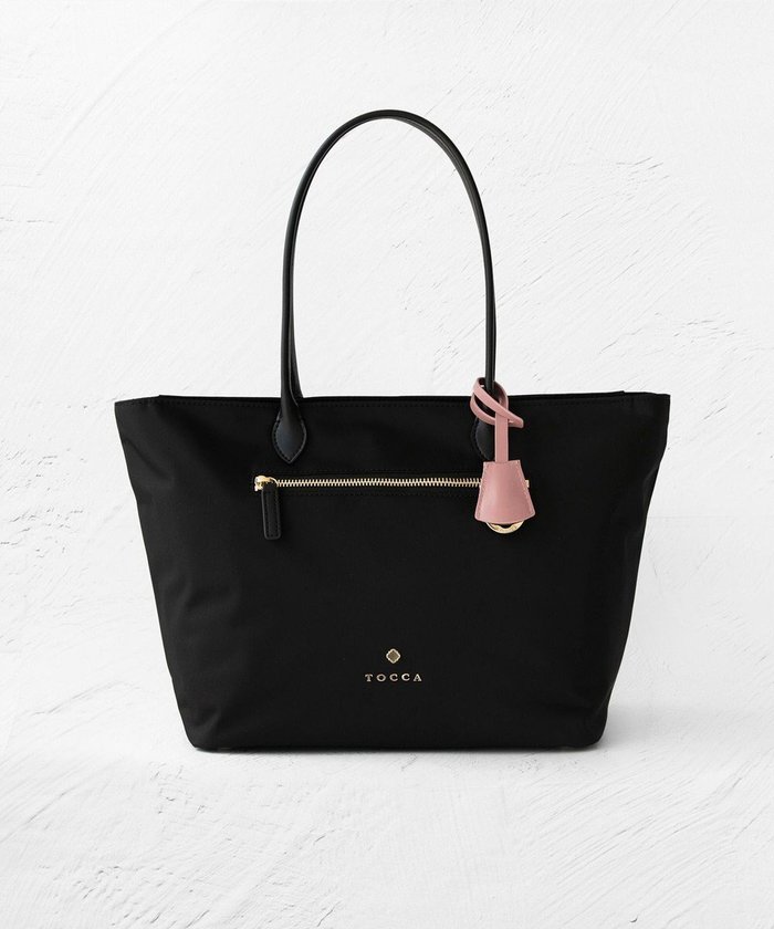 【トッカ/TOCCA】の【撥水】【一部WEB限定カラー】LAUREL NYLONBAG ナイロンバッグ インテリア・キッズ・メンズ・レディースファッション・服の通販 founy(ファニー) https://founy.com/ ファッション Fashion レディースファッション Fashion for Women バッグ Bags シンプル Simple, Minimal 財布 Wallet, Purse チャーム Charm, Pendant フォルム Silhouette, Form ポケット Pocket, Pocket Detail メタル Metal, Metal Parts リュクス Luxury, Elegant, High-End, Chic おすすめ Recommended / Our Picks ビジネス 仕事 通勤 Business / Work / Commuting |ID: prp329100004291508 ipo3291000000029777963