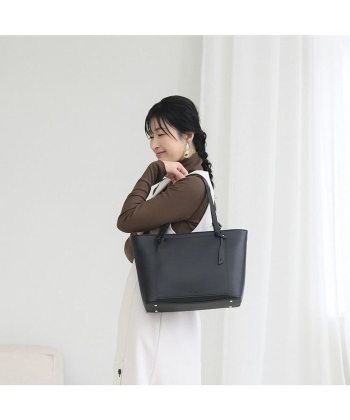 【エースバッグズアンドラゲッジ/ACE BAGS & LUGGAGE】のW .Day/Night ヴァロ トートバッグ A4サイズ 10.1インチタブレット収納 15121 ダブルアンドデイナイト インテリア・キッズ・メンズ・レディースファッション・服の通販 founy(ファニー) https://founy.com/ ファッション Fashion レディースファッション WOMEN バッグ Bag クッション Cushion コンパクト Compact 傘 Umbrella シンプル Simple ジャケット Jacket スエード Suede スリーブ Sleeve 定番 Standard フロント Front ポケット Pocket おすすめ Recommend |ID: prp329100004295658 ipo3291000000029797225