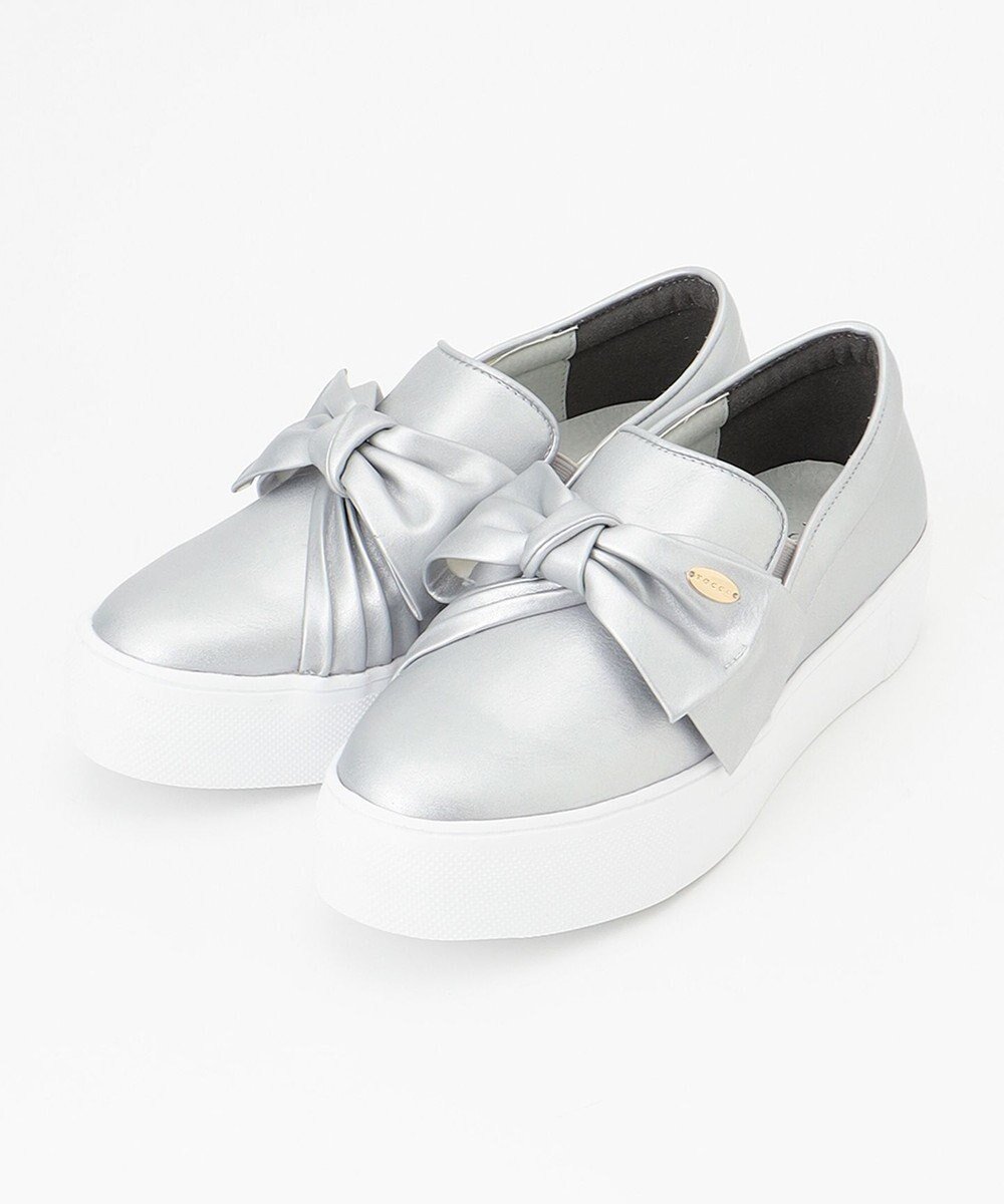 【トッカ/TOCCA】の【晴雨兼用・軽量・抗菌消臭】NUANCE RIBBON SNEAKERS スニーカー インテリア・キッズ・メンズ・レディースファッション・服の通販 founy(ファニー) 　ファッション　Fashion　レディースファッション　Fashion for Women　アシンメトリー　Asymmetrical Style　厚底　Platform Shoes　クッション　Cushion, Throw Pillow　抗菌　Antibacterial, Bacteria-Resistant　軽量　Lightweight, Ultra Light　シルバー　Silver, Metallic Silver　スニーカー　Sneakers, Trainers　雑誌　Magazine, Fashion Magazine　フェミニン　Feminine, Girly　プレート　Plate, Dish　メタル　Metal, Metal Parts　リボン　Ribbon, Bow　リュクス　Luxury, Elegant, High-End, Chic　ロマンティック　Romantic, Feminine Style　エレガント 上品　Elegant　シルバー系|ID: prp329100004297287 ipo3291000000034190179